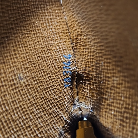 Louis Vuitton round coin pouch. - Picture 10 of 13